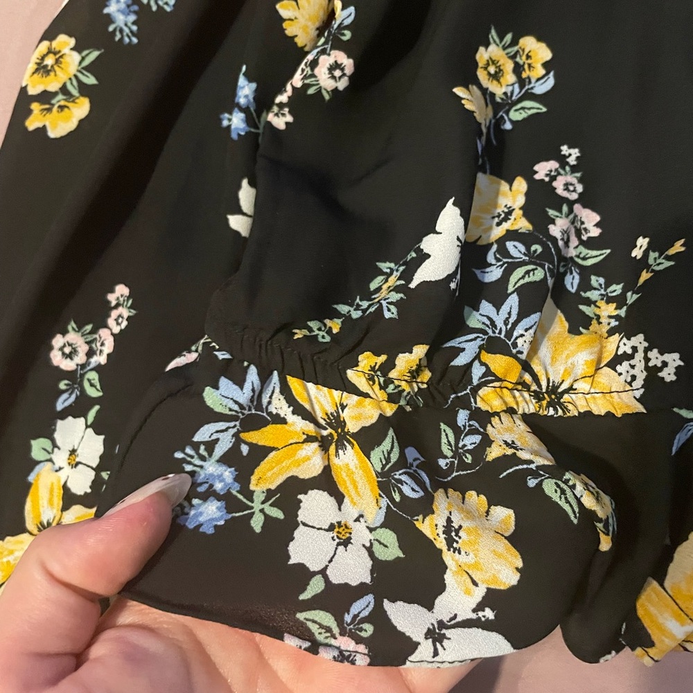 H&M Floral Ruffle Shirt - Picture 7 of 7